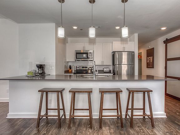 3rd image of 410 W 7th St APT 805