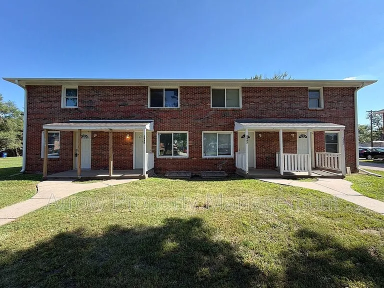 5447 Benton St — Photo 1