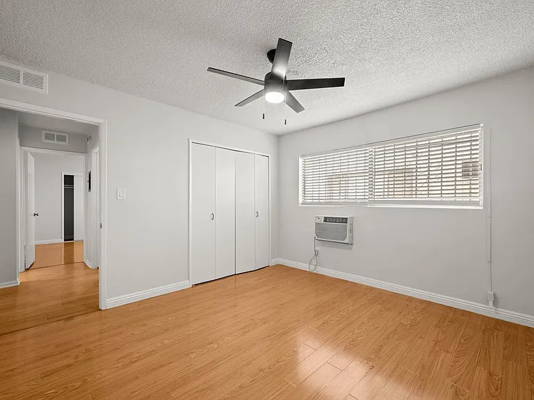 607 N Flores St #2 — Photo 14