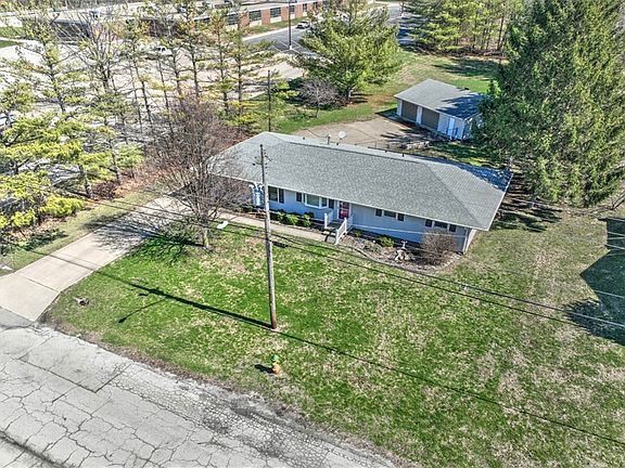 3rd image of 2420 N Summit Ave