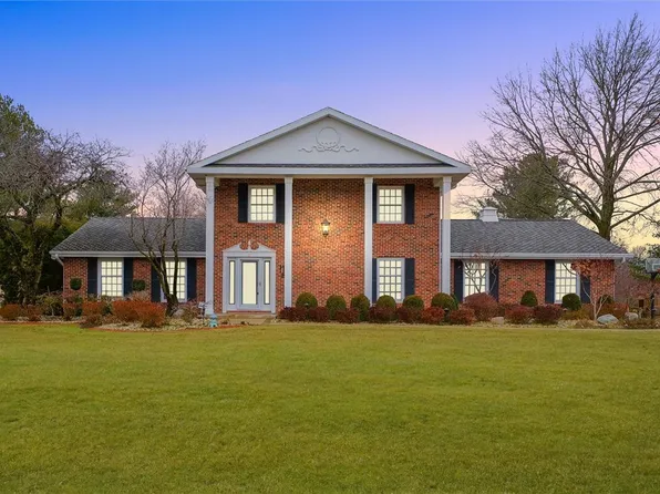 11 Saint Andrews Pl, Mattoon, IL 61938