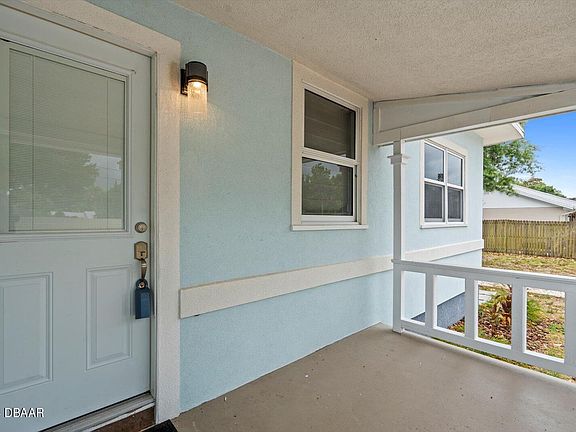 3rd image of 1061 Alta Dr