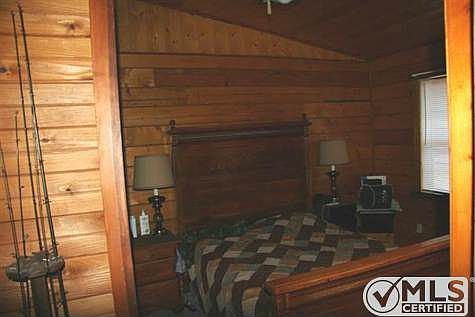 Int-Bedroom 1