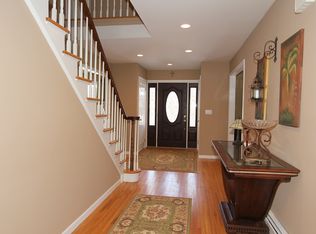 6 Douglas Mowbray Rd, Cortlandt Manor, NY 10567