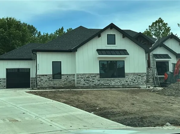 2314 Fishing Ln, Kearney, MO 64060