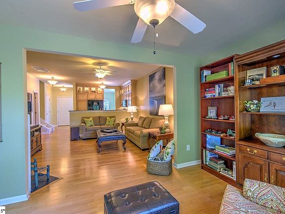 4th image of 430 Windbrooke Cir
