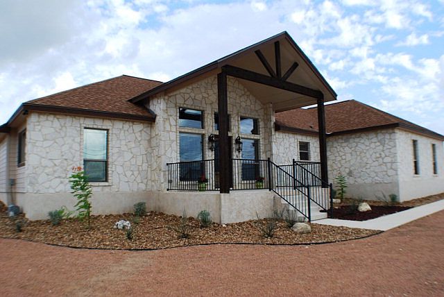 1st image of 115 Briarwood Cir