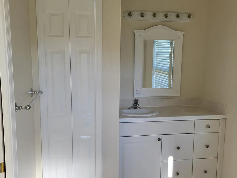 6833 Babcock St — Photo 7