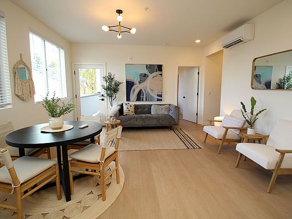 5th image of 7530 N Richmond Ave #101