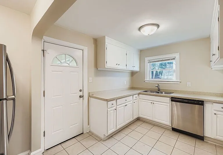 16855 Sayre Ave — Photo 6