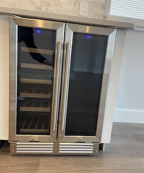 Dual-zone beverage center.
