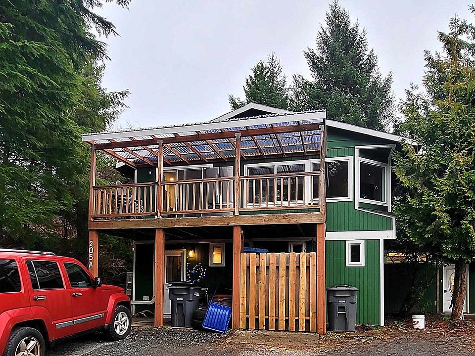 1st image of 205 Lakeview Dr