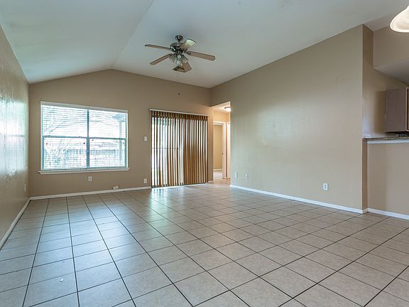 3rd image of 15617 Martineau St