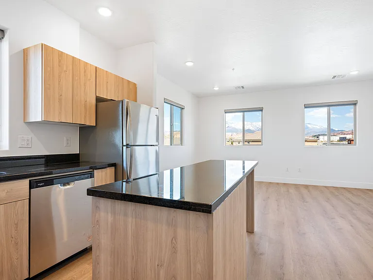 Shadow Ridge Apartments — Photo 31
