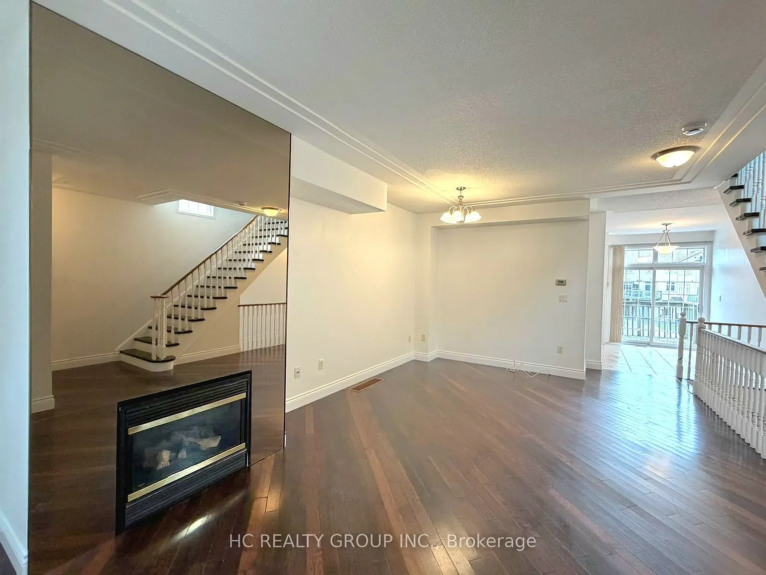 10 Post Oak Dr — Photo 2