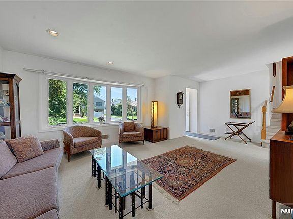5th image of 36 Hirschfeld Place