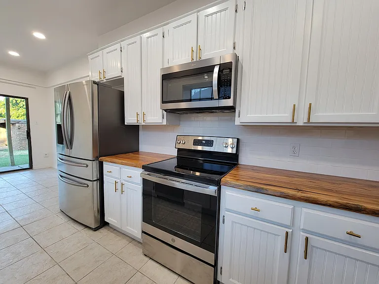 1821 Hillcrest St #1821 — Photo 2
