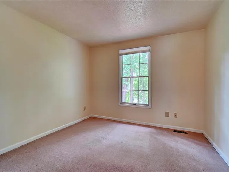122 Sterling Ct — Photo 13
