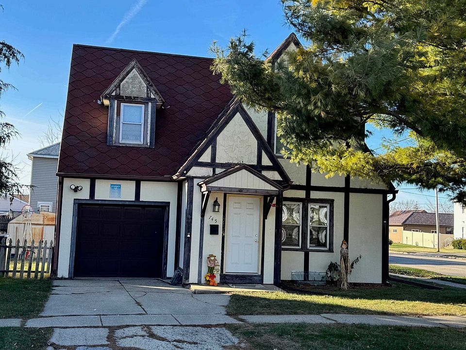 1st image of 745 Caroline St