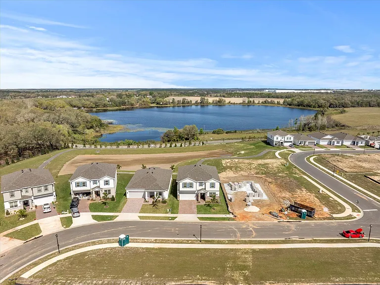 2057 Heart Lake Dr — Photo 3