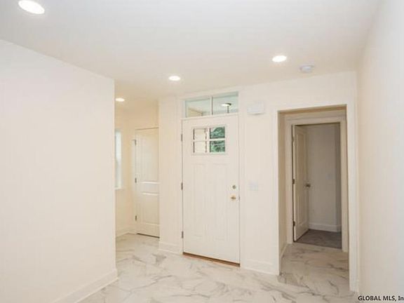 4th image of 313 Steeple Way