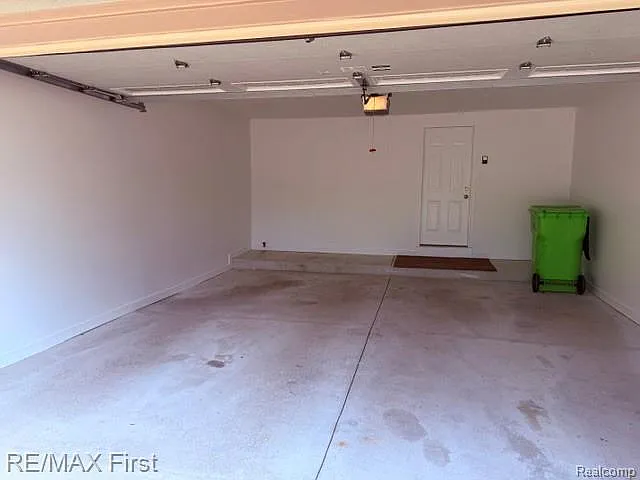 16713 Kensington Dr — Photo 26