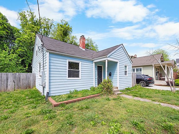 3rd image of 212 Northwood Cir