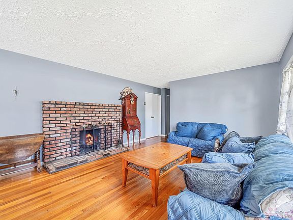 4th image of 92 Parkhill Avenue