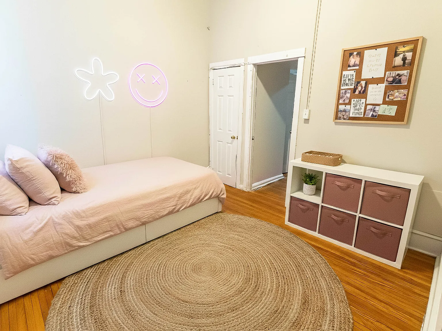 3 bed, 650 sqft, $2,100 — Photo 3