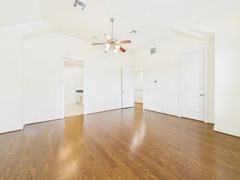 11025 Sherwood Grv — Photo 30