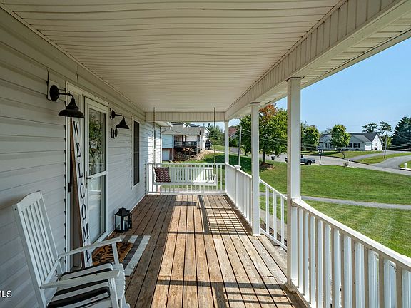 5th image of 110 Pinebark Dr