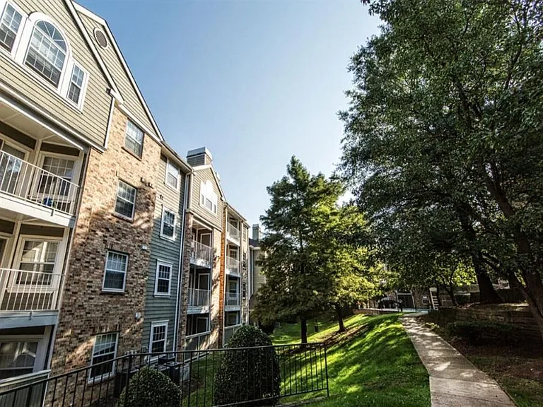 The Views at Laurel Lakes — Photo 14