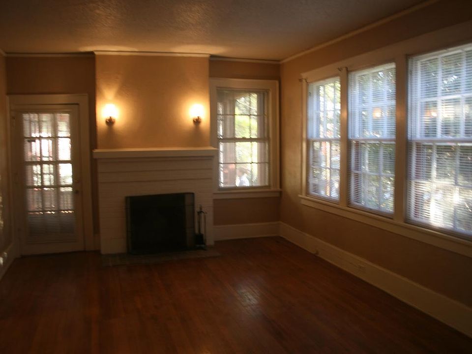 Large living & dining with private covered porch