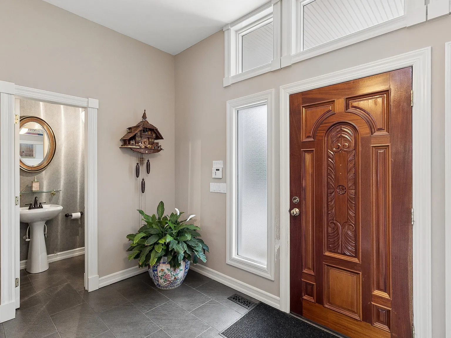 Southampton Five bedroom with Pool — Photo 4