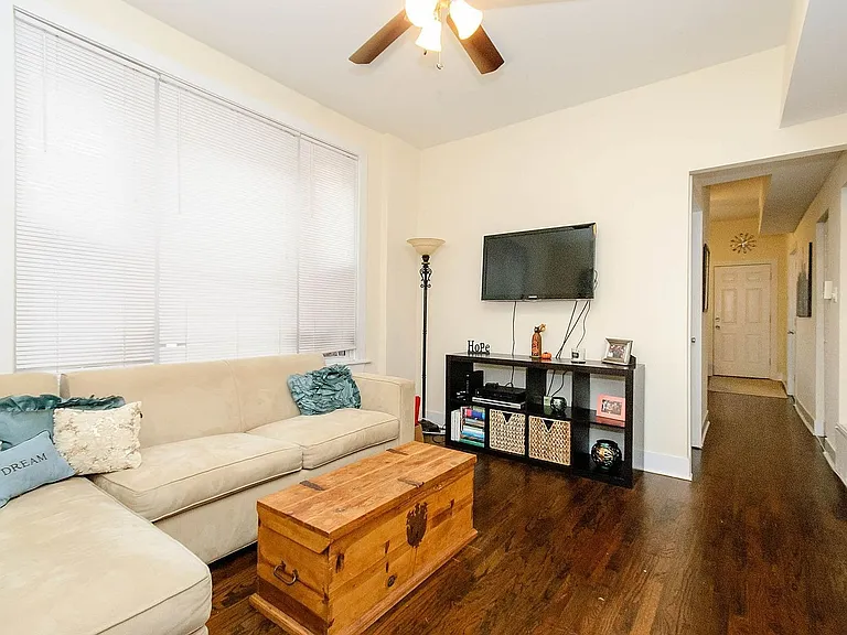 2110 W Division St #3R — Photo 9