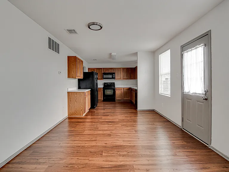 1420 Krista Dr — Photo 9