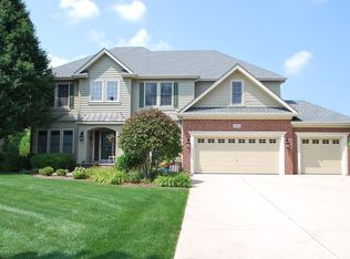 430 Pheasant Hill Dr, North Aurora, IL 60542