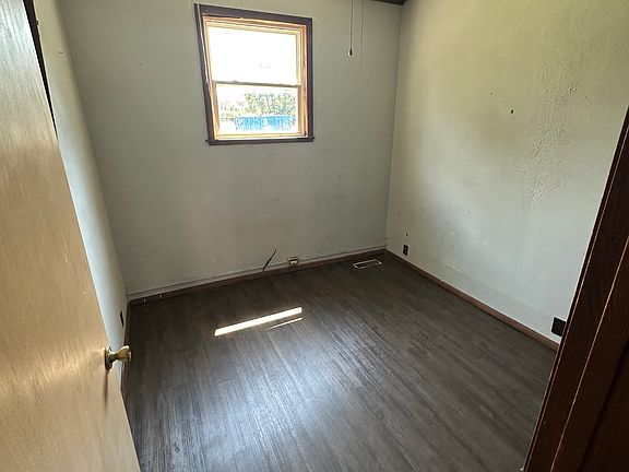 4th image of 635 Elm St APT 3