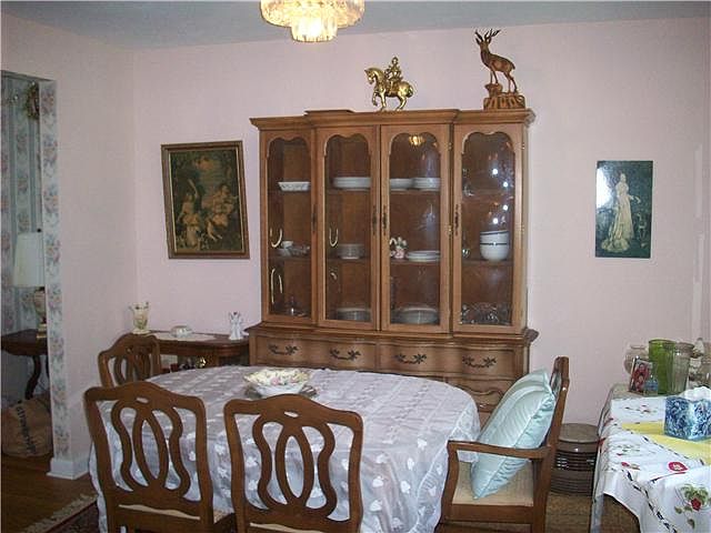 Formal Dining Rm Opens to Kitchen