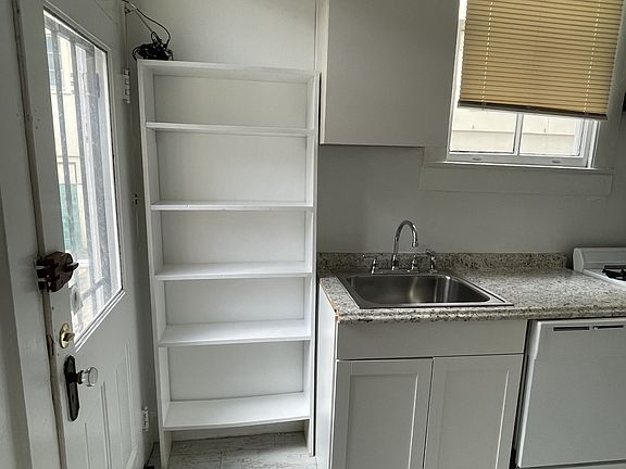 4th image of 3915 Prytania St #B