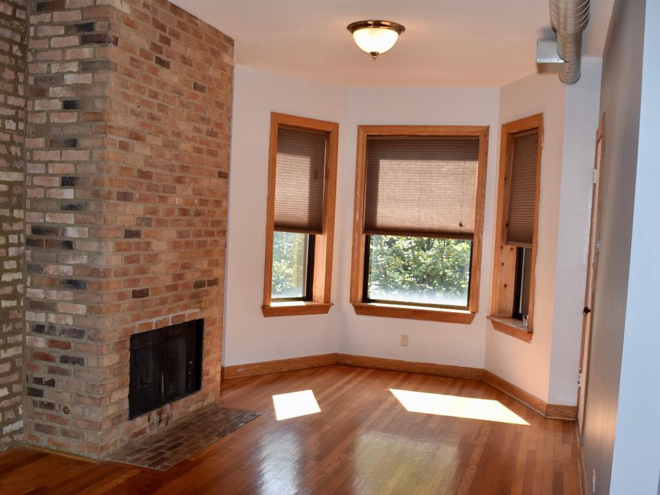 1st image of 2711 N Sacramento Ave #2