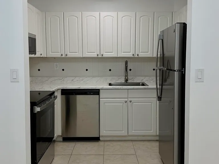2661 Riverside Dr #2 — Photo 11