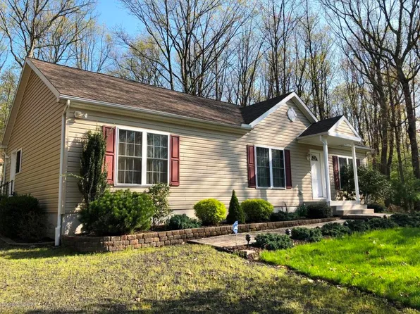 8716 Little John Dr, Kunkletown, PA 18058