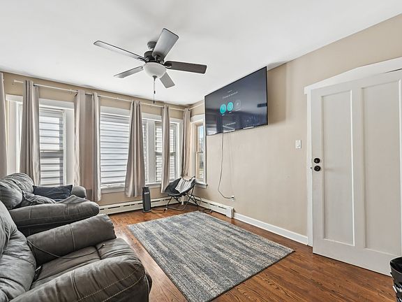3rd image of 5761 N Elston Ave