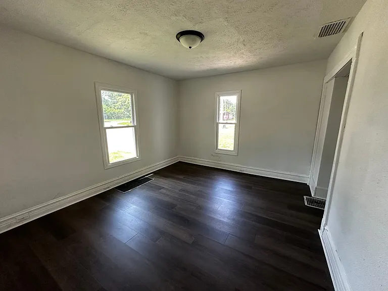 723 Shirland Ave — Photo 16