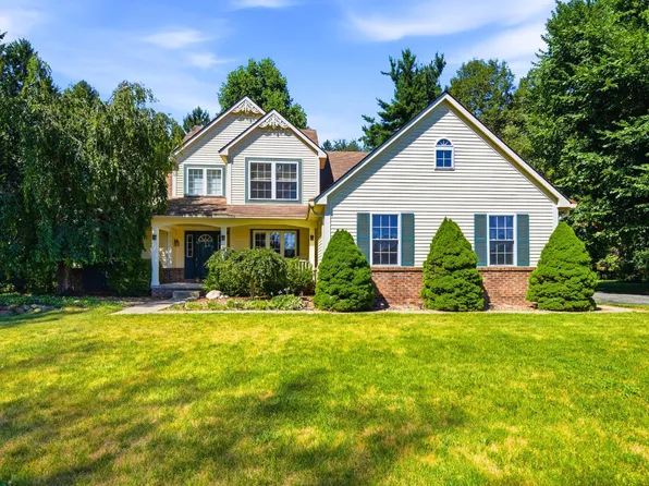 3079 Island Hills Dr, Dexter, MI 48130