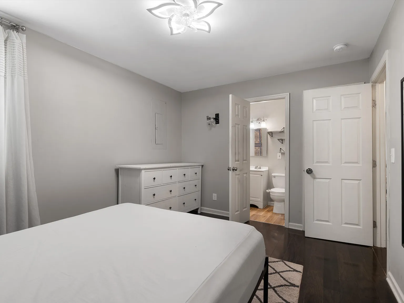 2 bed, 768 sqft, $1,850 — Photo 4