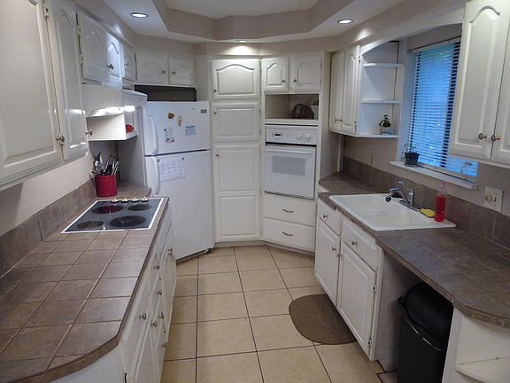 3rd image of 1301 Barbara Dr