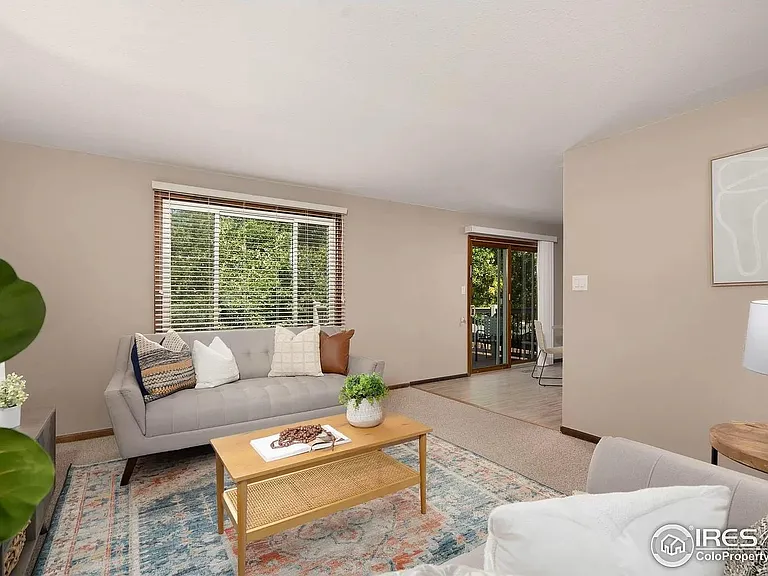 418 Albion Way — Photo 3