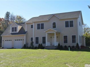 425 Stars Rd, East Marion, NY 11939